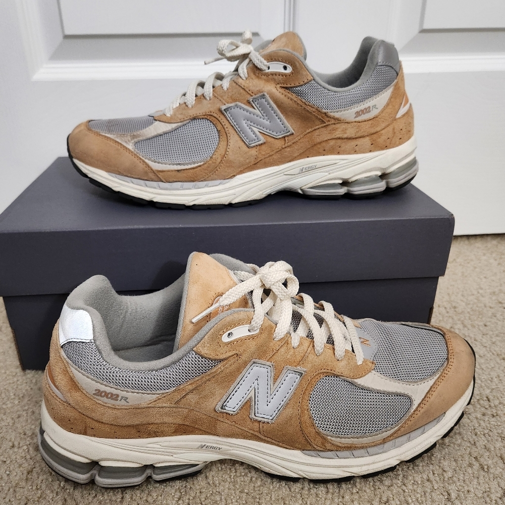 Men's New Balance 2002R in Sweet Caramel and Grey. Size 13.